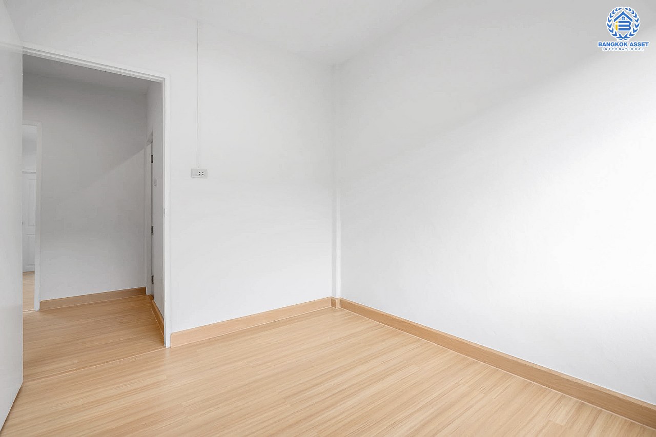 บ้านมือสองตกแต่งใหม่ ม.บัวทอง2 บางใหญ่-เซ็นทรัลเวสต์เกต เพียง 50 เมตรจากรถไฟฟ้า "สถานีคลองบางไผ่" หลังใหญ่พร้อมอยู่ เนื้อที่ 30 ตร.ว. ฟังก์ชั้น 4 ห้องนอน 2 ห้องน้ำ เดินทางสะดวก ใกล้ถนนกาญจนาภิเษก มีรถประจำทางผ่านหลายสาย ราคาพิเศษสุด!...