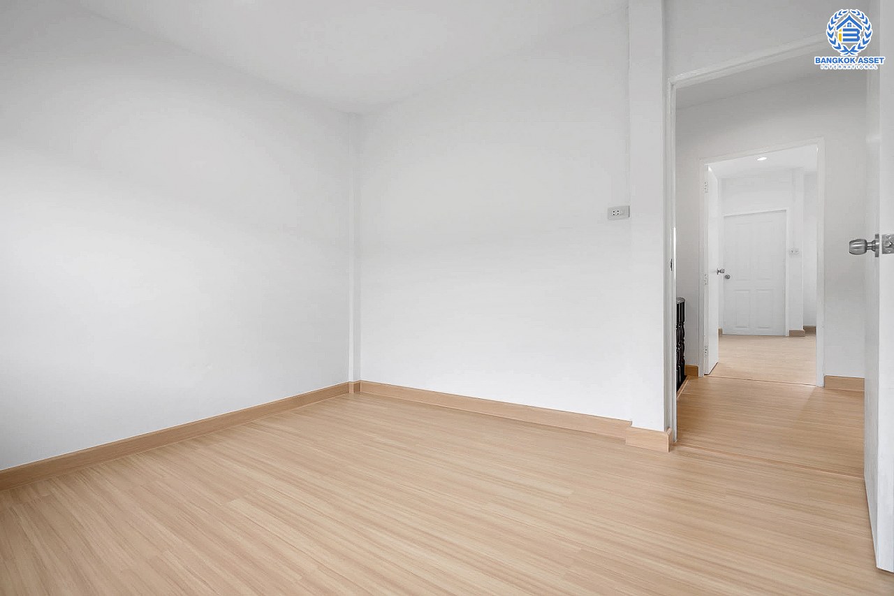 บ้านมือสองตกแต่งใหม่ ม.บัวทอง2 บางใหญ่-เซ็นทรัลเวสต์เกต เพียง 50 เมตรจากรถไฟฟ้า "สถานีคลองบางไผ่" หลังใหญ่พร้อมอยู่ เนื้อที่ 30 ตร.ว. ฟังก์ชั้น 4 ห้องนอน 2 ห้องน้ำ เดินทางสะดวก ใกล้ถนนกาญจนาภิเษก มีรถประจำทางผ่านหลายสาย ราคาพิเศษสุด!...