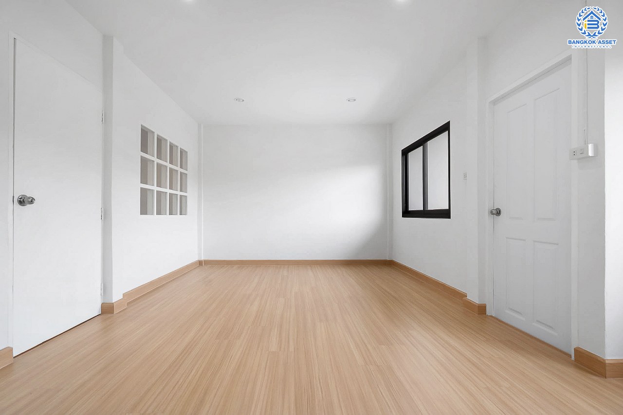 บ้านมือสองตกแต่งใหม่ ม.บัวทอง2 บางใหญ่-เซ็นทรัลเวสต์เกต เพียง 50 เมตรจากรถไฟฟ้า "สถานีคลองบางไผ่" หลังใหญ่พร้อมอยู่ เนื้อที่ 30 ตร.ว. ฟังก์ชั้น 4 ห้องนอน 2 ห้องน้ำ เดินทางสะดวก ใกล้ถนนกาญจนาภิเษก มีรถประจำทางผ่านหลายสาย ราคาพิเศษสุด!...