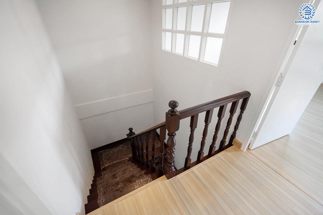 บ้านมือสองตกแต่งใหม่ ม.บัวทอง2 บางใหญ่-เซ็นทรัลเวสต์เกต เพียง 50 เมตรจากรถไฟฟ้า "สถานีคลองบางไผ่" หลังใหญ่พร้อมอยู่ เนื้อที่ 30 ตร.ว. ฟังก์ชั้น 4 ห้องนอน 2 ห้องน้ำ เดินทางสะดวก ใกล้ถนนกาญจนาภิเษก มีรถประจำทางผ่านหลายสาย ราคาพิเศษสุด!...