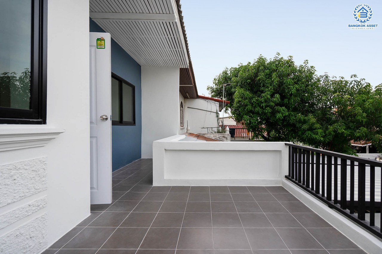 บ้านมือสองตกแต่งใหม่ ม.บัวทอง2 บางใหญ่-เซ็นทรัลเวสต์เกต เพียง 50 เมตรจากรถไฟฟ้า "สถานีคลองบางไผ่" หลังใหญ่พร้อมอยู่ เนื้อที่ 30 ตร.ว. ฟังก์ชั้น 4 ห้องนอน 2 ห้องน้ำ เดินทางสะดวก ใกล้ถนนกาญจนาภิเษก มีรถประจำทางผ่านหลายสาย ราคาพิเศษสุด!...