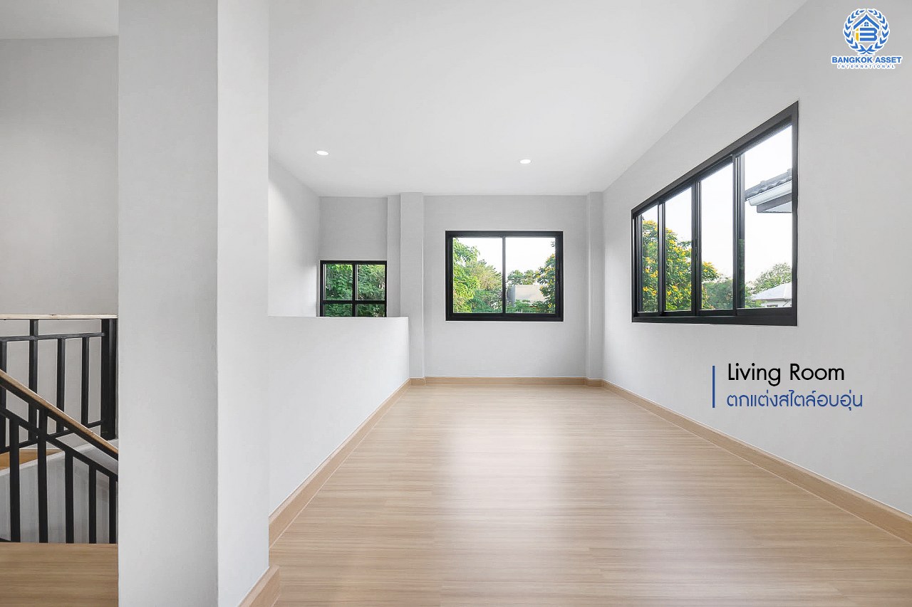 บ้านมือสองตกแต่งใหม่ ม.กฤษดานคร20 ปิ่นเกล้า ติดถนนบรมราชชนนี หลังใหญ่ดีไซน์สวย เนื้อที่ 60 ตร.ว. บรรยากาศเป็นส่วนตัว ฟังก์ชั่น 4 ห้องนอน 2 ห้องน้ำ พร้อม Living Room กว้างขวางบนพื้นที่ใช้สอยมากกว่า 200 ตร.ม. บนทำเลเดินทางสะดวกใกล้ทางคู่ขนานลอยฟ้าบรมราชชนนี และ เพียง 10 นาทีถึงเซ็นทรัลปิ่นเกล้า