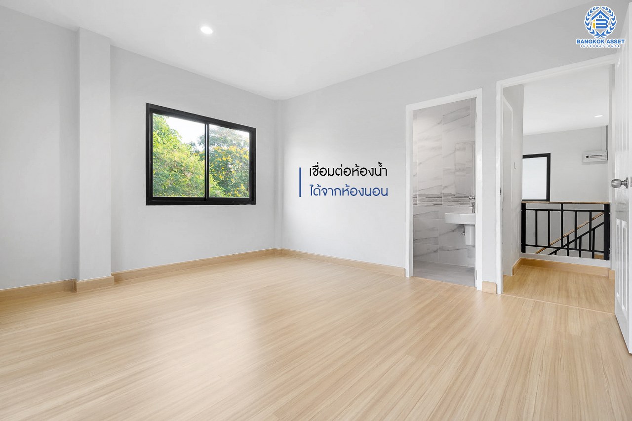 บ้านมือสองตกแต่งใหม่ ม.กฤษดานคร20 ปิ่นเกล้า ติดถนนบรมราชชนนี หลังใหญ่ดีไซน์สวย เนื้อที่ 60 ตร.ว. บรรยากาศเป็นส่วนตัว ฟังก์ชั่น 4 ห้องนอน 2 ห้องน้ำ พร้อม Living Room กว้างขวางบนพื้นที่ใช้สอยมากกว่า 200 ตร.ม. บนทำเลเดินทางสะดวกใกล้ทางคู่ขนานลอยฟ้าบรมราชชนนี และ เพียง 10 นาทีถึงเซ็นทรัลปิ่นเกล้า