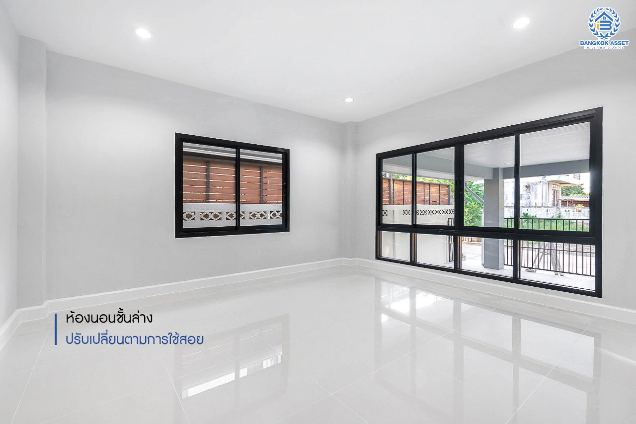 บ้านมือสองตกแต่งใหม่ ม.กฤษดานคร20 ปิ่นเกล้า ติดถนนบรมราชชนนี หลังใหญ่ดีไซน์สวย เนื้อที่ 60 ตร.ว. บรรยากาศเป็นส่วนตัว ฟังก์ชั่น 4 ห้องนอน 2 ห้องน้ำ พร้อม Living Room กว้างขวางบนพื้นที่ใช้สอยมากกว่า 200 ตร.ม. บนทำเลเดินทางสะดวกใกล้ทางคู่ขนานลอยฟ้าบรมราชชนนี และ เพียง 10 นาทีถึงเซ็นทรัลปิ่นเกล้า