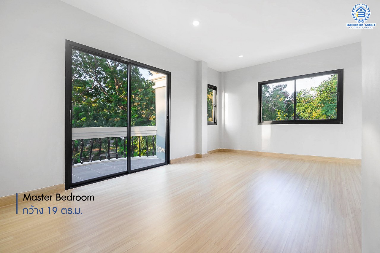 บ้านมือสองตกแต่งใหม่ ม.กฤษดานคร20 ปิ่นเกล้า ติดถนนบรมราชชนนี หลังใหญ่ดีไซน์สวย เนื้อที่ 60 ตร.ว. บรรยากาศเป็นส่วนตัว ฟังก์ชั่น 4 ห้องนอน 2 ห้องน้ำ พร้อม Living Room กว้างขวางบนพื้นที่ใช้สอยมากกว่า 200 ตร.ม. บนทำเลเดินทางสะดวกใกล้ทางคู่ขนานลอยฟ้าบรมราชชนนี และ เพียง 10 นาทีถึงเซ็นทรัลปิ่นเกล้า