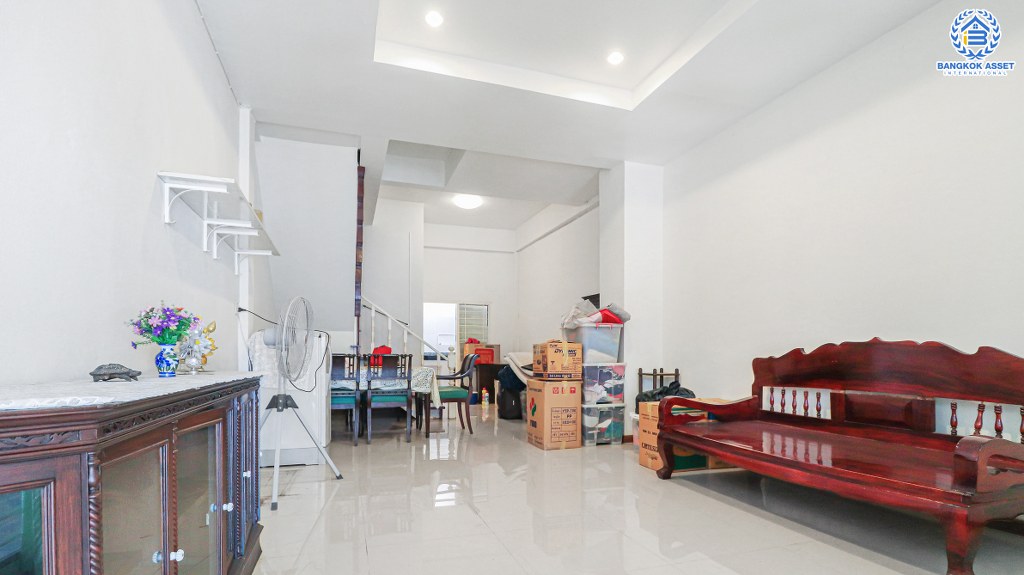 บ้านมือสองนนทบุรี โซนเมือง! ม.ตะวันนา สนามบินน้ำ ฟังก์ชั่น 2 ห้องนอนใหญ่ ต่อเติมครัว โรงรถพร้อมอยู่ บนทำเลเยี่ยม ใกล้เซ็นทรัลรัตนาธิเบศร์ สถานที่ราชการหลายแห่ง และรถไฟฟ้า 2 สาย...