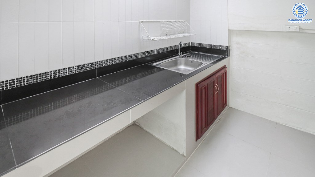 บ้านมือสองนนทบุรี โซนเมือง! ม.ตะวันนา สนามบินน้ำ ฟังก์ชั่น 2 ห้องนอนใหญ่ ต่อเติมครัว โรงรถพร้อมอยู่ บนทำเลเยี่ยม ใกล้เซ็นทรัลรัตนาธิเบศร์ สถานที่ราชการหลายแห่ง และรถไฟฟ้า 2 สาย...