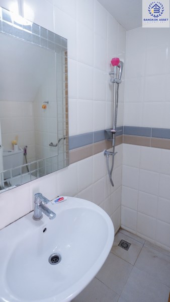 ทาวน์เฮ้าส์มือสองนนทบุรี ห้องมุม! ม.โกลเด้นทาวน์ ปิ่นเกล้า-จรัญฯ เนื้อที่ 29.2 ตร.ว. ฟังก์ชั่น 4 นอน 3 น้ำ หน้ากว้าง 5.7 เมตร ต่อเติมครัว โรงรถพร้อมอยู่ บนทำเลชื่อมต่อหลายเส้นทาง ใกล้ทางด่วน และรถไฟฟ้า