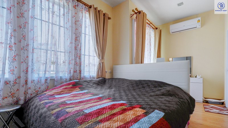 ทาวน์เฮ้าส์มือสองนนทบุรี ห้องมุม! ม.โกลเด้นทาวน์ ปิ่นเกล้า-จรัญฯ เนื้อที่ 29.2 ตร.ว. ฟังก์ชั่น 4 นอน 3 น้ำ หน้ากว้าง 5.7 เมตร ต่อเติมครัว โรงรถพร้อมอยู่ บนทำเลชื่อมต่อหลายเส้นทาง ใกล้ทางด่วน และรถไฟฟ้า