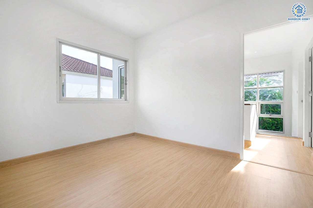 บ้านมือสองตกแต่งใหม่ ม.ศุภาลัยวิลล์ วงแหวน-รัตนาธิเบศร์ เนื้อที่ 50 ตร.ว. ฟังก์ชั่นครบ 3 ห้องนอน 2 ห้องน้ำ 1 ห้องอเนกประสงค์ปรับเปลี่ยนเป็นห้องนอนได้ มีWalk- in Closet และสามารถจอดรถได้ 2 คัน กว้างขวางพร้อมอยู่ บนทำเลเดินทางสะดวก ใกล้ถ.กาญจนาภิเษก เซ็นทรัลเวสต์เกต และรถไฟฟ้า "สถานีคลองบางไผ่"...