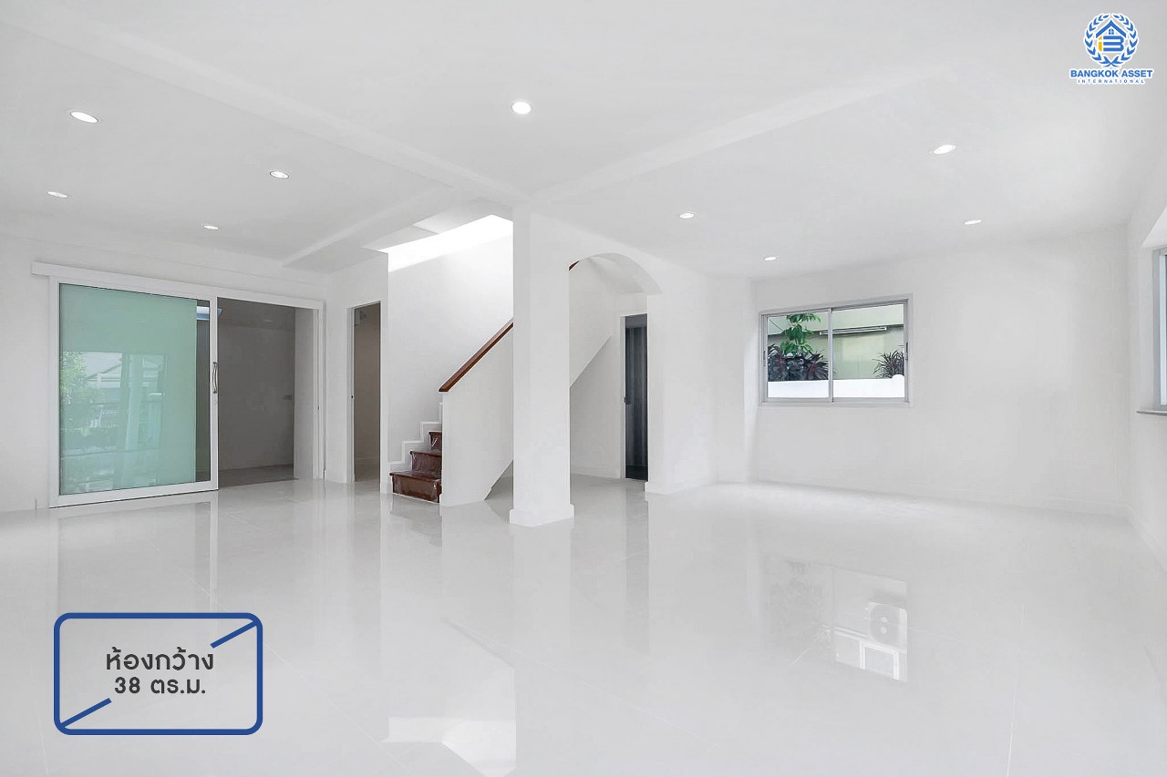 บ้านมือสองตกแต่งใหม่ ม.ศุภาลัยวิลล์ วงแหวน-รัตนาธิเบศร์ เนื้อที่ 50 ตร.ว. ฟังก์ชั่นครบ 3 ห้องนอน 2 ห้องน้ำ 1 ห้องอเนกประสงค์ปรับเปลี่ยนเป็นห้องนอนได้ มีWalk- in Closet และสามารถจอดรถได้ 2 คัน กว้างขวางพร้อมอยู่ บนทำเลเดินทางสะดวก ใกล้ถ.กาญจนาภิเษก เซ็นทรัลเวสต์เกต และรถไฟฟ้า "สถานีคลองบางไผ่"...