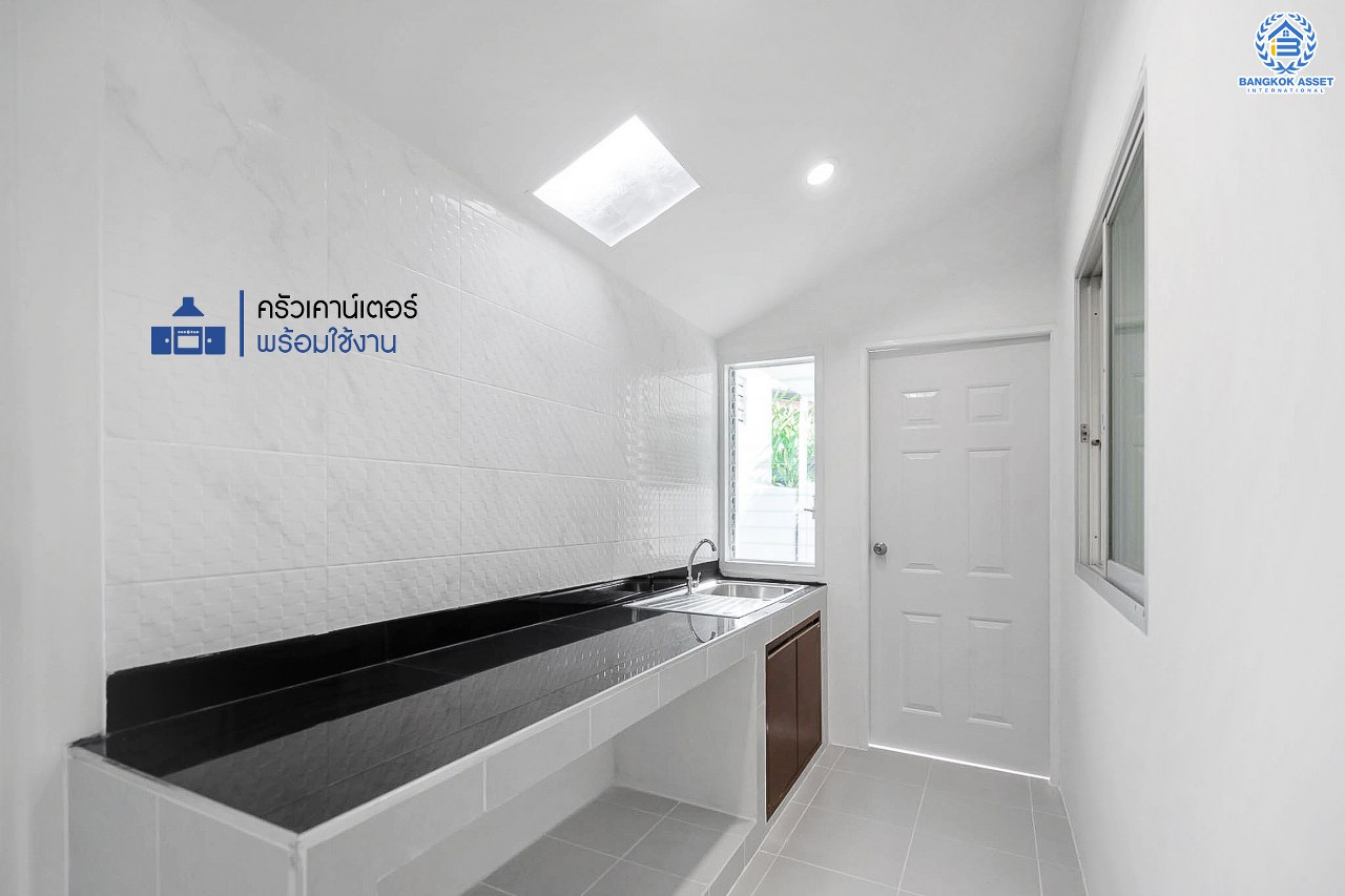 บ้านมือสองตกแต่งใหม่ ม.ศุภาลัยวิลล์ วงแหวน-รัตนาธิเบศร์ เนื้อที่ 50 ตร.ว. ฟังก์ชั่นครบ 3 ห้องนอน 2 ห้องน้ำ 1 ห้องอเนกประสงค์ปรับเปลี่ยนเป็นห้องนอนได้ มีWalk- in Closet และสามารถจอดรถได้ 2 คัน กว้างขวางพร้อมอยู่ บนทำเลเดินทางสะดวก ใกล้ถ.กาญจนาภิเษก เซ็นทรัลเวสต์เกต และรถไฟฟ้า "สถานีคลองบางไผ่"...