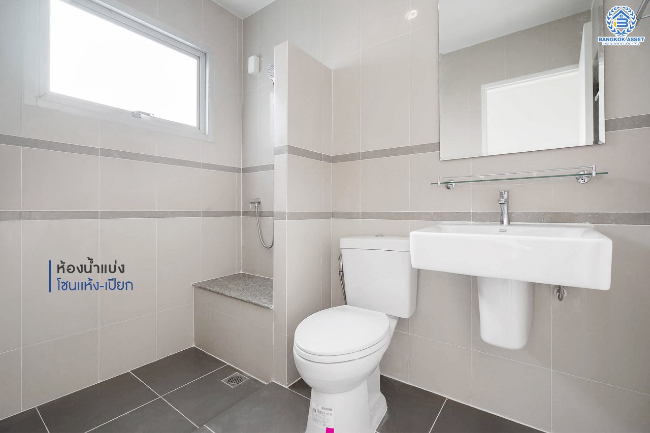 บ้านมือสองตกแต่งใหม่ ม.ศุภาลัยวิลล์ วงแหวน-รัตนาธิเบศร์ เนื้อที่ 50 ตร.ว. ฟังก์ชั่นครบ 3 ห้องนอน 2 ห้องน้ำ 1 ห้องอเนกประสงค์ปรับเปลี่ยนเป็นห้องนอนได้ มีWalk- in Closet และสามารถจอดรถได้ 2 คัน กว้างขวางพร้อมอยู่ บนทำเลเดินทางสะดวก ใกล้ถ.กาญจนาภิเษก เซ็นทรัลเวสต์เกต และรถไฟฟ้า "สถานีคลองบางไผ่"...