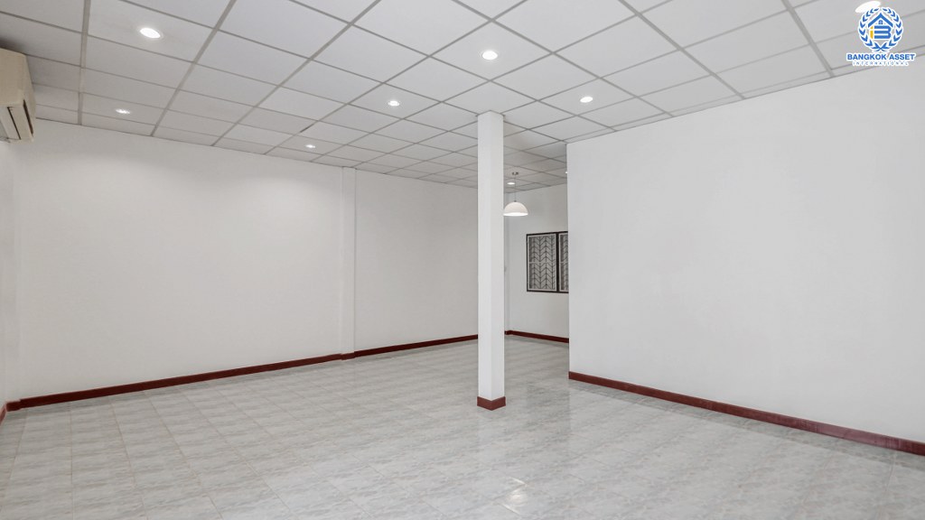 ทาวน์เฮ้าส์มือสองนนทบุรี ทำเลติดรถไฟฟ้า "สถานีไทรม้า" ม.ซื่อตรง รัตนาธิเบศร์ เนื้อที่ 26 ตร.ว. หน้ากว้าง 6 เมตร ฟังก์ชั่น 3 ห้องนอน 2 ห้องน้ำ เดินทางสะดวก บนทำเลโซนเมือง ใกล้เซ็นทรัลรัตนาธิเบศร์ และทางด่วนงามวงศ์วาน...