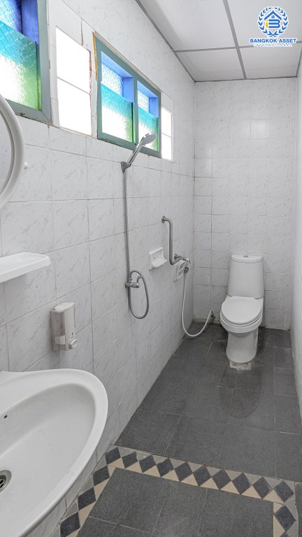 ทาวน์เฮ้าส์มือสองนนทบุรี ทำเลติดรถไฟฟ้า "สถานีไทรม้า" ม.ซื่อตรง รัตนาธิเบศร์ เนื้อที่ 26 ตร.ว. หน้ากว้าง 6 เมตร ฟังก์ชั่น 3 ห้องนอน 2 ห้องน้ำ เดินทางสะดวก บนทำเลโซนเมือง ใกล้เซ็นทรัลรัตนาธิเบศร์ และทางด่วนงามวงศ์วาน...