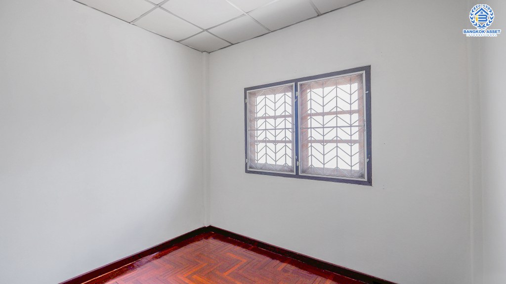 ทาวน์เฮ้าส์มือสองนนทบุรี ทำเลติดรถไฟฟ้า "สถานีไทรม้า" ม.ซื่อตรง รัตนาธิเบศร์ เนื้อที่ 26 ตร.ว. หน้ากว้าง 6 เมตร ฟังก์ชั่น 3 ห้องนอน 2 ห้องน้ำ เดินทางสะดวก บนทำเลโซนเมือง ใกล้เซ็นทรัลรัตนาธิเบศร์ และทางด่วนงามวงศ์วาน...