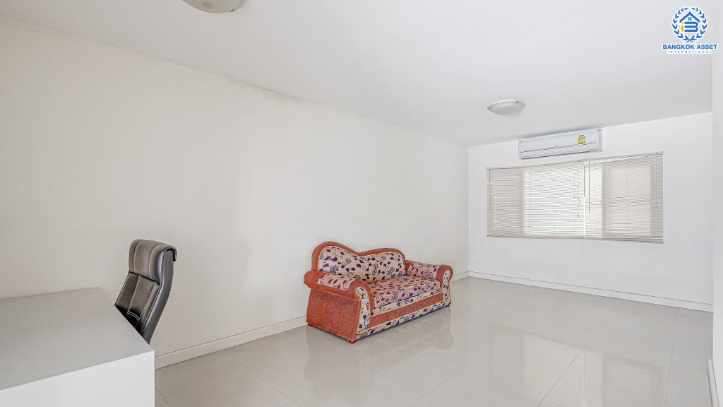 ทาวน์เฮ้าส์มือสองนนทบุรี ทำเลติดถนนราชพฤกษ์ ใกล้วงเวียนพระรามห้า ม.พฤกษาทาวน์ บ้านต่อเติมครบ เนื้อที่ 21.4 ตร.ว. หน้ากว้าง 5.7 เมตร จอดรถได้ 2 คัน ฟังก์ชั่น 3 ห้องนอน 2 ห้องน้ำ พร้อมบิ้วท์อินครัวเคาน์เตอร์ ราคาสุดคุ้ม!...