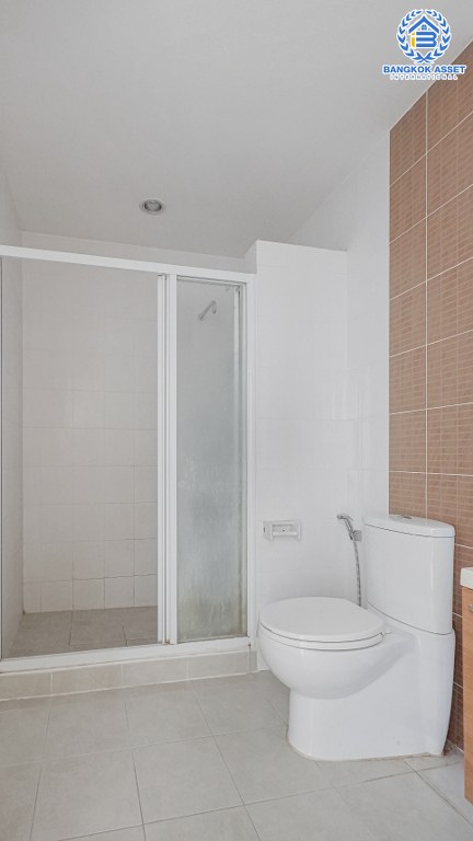 ทาวน์เฮ้าส์มือสองนนทบุรี ทำเลติดถนนราชพฤกษ์ ใกล้วงเวียนพระรามห้า ม.พฤกษาทาวน์ บ้านต่อเติมครบ เนื้อที่ 21.4 ตร.ว. หน้ากว้าง 5.7 เมตร จอดรถได้ 2 คัน ฟังก์ชั่น 3 ห้องนอน 2 ห้องน้ำ พร้อมบิ้วท์อินครัวเคาน์เตอร์ ราคาสุดคุ้ม!...