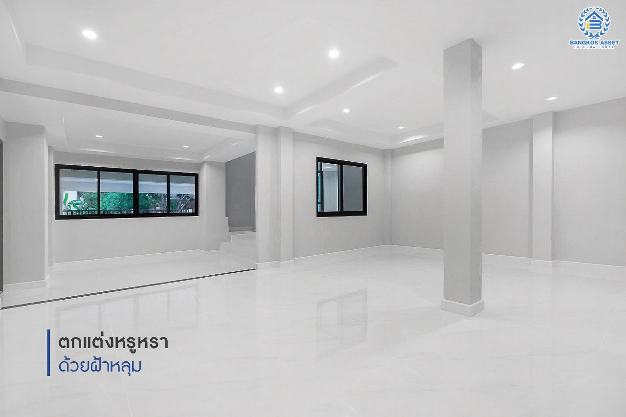 บ้านมือสองตกแต่งใหม่ หลังใหญ่พิเศษ เนื้อที่ 94 ตร.ว. ม.กฤษดานคร20 ปิ่นเกล้า ติดถนนบรมราชชนนี  ฟังก์ชั่นจัดเต็ม 7 ห้องนอน 5 ห้องน้ำ (รวมห้องอเนกประสงค์ชั้นล่าง, ห้องแม่บ้านและห้องน้ำในตัว) ให้คุณออกแบบการใช้งานได้หลากหลาย บนพื้นที่ใช้สอยกว่า 361.5 ตร.ม. ทำเลใกล้ทางคู่ขนานลอยฟ้าบรมราชชนนี และ เพียง 10 นาทีถึงเซ็นทรัลปิ่นเกล้า