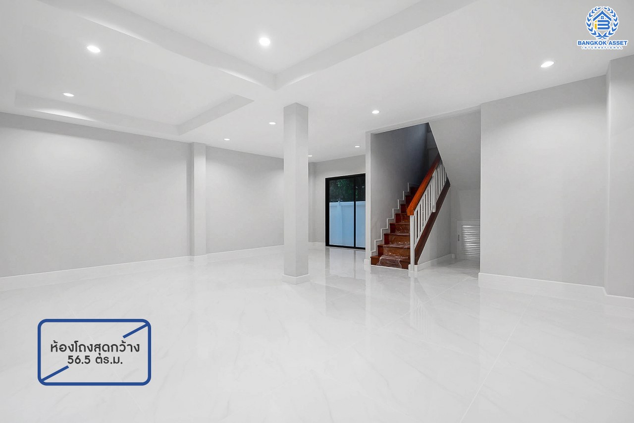 บ้านมือสองตกแต่งใหม่ หลังใหญ่พิเศษ เนื้อที่ 94 ตร.ว. ม.กฤษดานคร20 ปิ่นเกล้า ติดถนนบรมราชชนนี  ฟังก์ชั่นจัดเต็ม 7 ห้องนอน 5 ห้องน้ำ (รวมห้องอเนกประสงค์ชั้นล่าง, ห้องแม่บ้านและห้องน้ำในตัว) ให้คุณออกแบบการใช้งานได้หลากหลาย บนพื้นที่ใช้สอยกว่า 361.5 ตร.ม. ทำเลใกล้ทางคู่ขนานลอยฟ้าบรมราชชนนี และ เพียง 10 นาทีถึงเซ็นทรัลปิ่นเกล้า