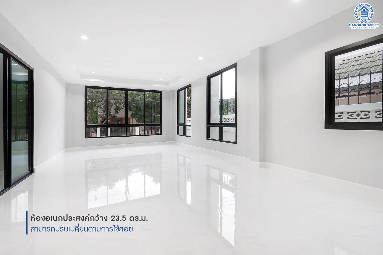 บ้านมือสองตกแต่งใหม่ หลังใหญ่พิเศษ เนื้อที่ 94 ตร.ว. ม.กฤษดานคร20 ปิ่นเกล้า ติดถนนบรมราชชนนี  ฟังก์ชั่นจัดเต็ม 7 ห้องนอน 5 ห้องน้ำ (รวมห้องอเนกประสงค์ชั้นล่าง, ห้องแม่บ้านและห้องน้ำในตัว) ให้คุณออกแบบการใช้งานได้หลากหลาย บนพื้นที่ใช้สอยกว่า 361.5 ตร.ม. ทำเลใกล้ทางคู่ขนานลอยฟ้าบรมราชชนนี และ เพียง 10 นาทีถึงเซ็นทรัลปิ่นเกล้า