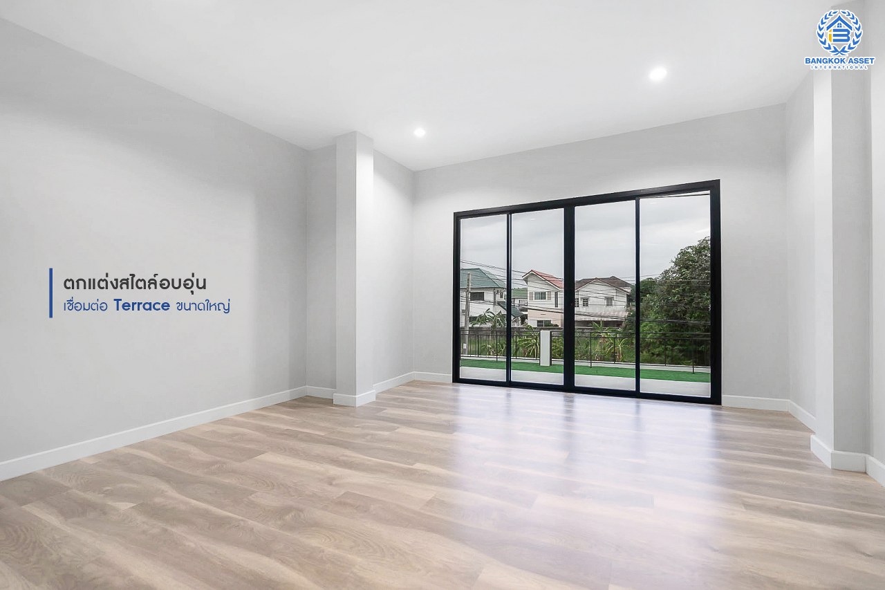 บ้านมือสองตกแต่งใหม่ หลังใหญ่พิเศษ เนื้อที่ 94 ตร.ว. ม.กฤษดานคร20 ปิ่นเกล้า ติดถนนบรมราชชนนี  ฟังก์ชั่นจัดเต็ม 7 ห้องนอน 5 ห้องน้ำ (รวมห้องอเนกประสงค์ชั้นล่าง, ห้องแม่บ้านและห้องน้ำในตัว) ให้คุณออกแบบการใช้งานได้หลากหลาย บนพื้นที่ใช้สอยกว่า 361.5 ตร.ม. ทำเลใกล้ทางคู่ขนานลอยฟ้าบรมราชชนนี และ เพียง 10 นาทีถึงเซ็นทรัลปิ่นเกล้า