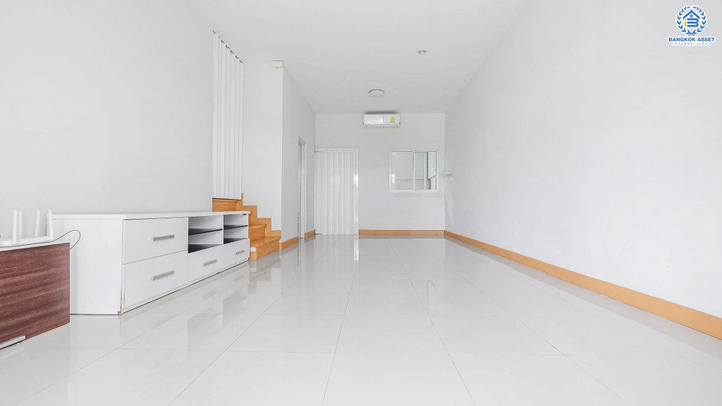 ทาวน์เฮ้าส์มือสองนนทบุรี ทำเลโซนเมือง ม.ซิตี้เซนส์ ประชาชื่น แบรนด์ดัง ปริญสิริ* บ้านต่อเติมครบ ฟังก์ชั่น 3 ห้องนอน แถมแอร์ 3 เครื่อง พร้อมเฟอร์นิเจอร์ เดินทางสะดวก ใกล้เดอะมอลล์ ม.ธุรกิจบัณฑิตย์ และทางด่วนงามวงศ์วาน...