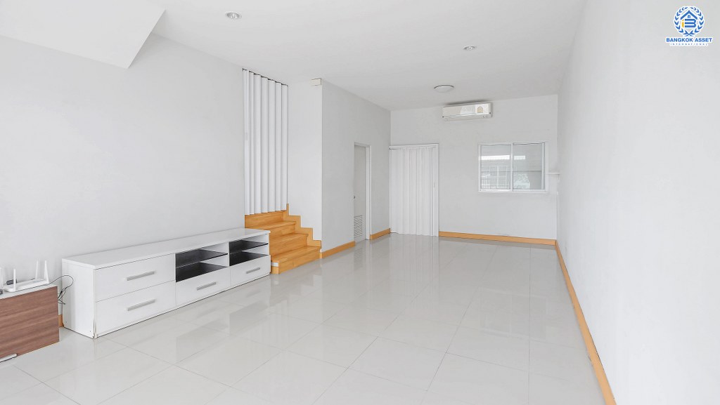 ทาวน์เฮ้าส์มือสองนนทบุรี ทำเลโซนเมือง ม.ซิตี้เซนส์ ประชาชื่น แบรนด์ดัง ปริญสิริ* บ้านต่อเติมครบ ฟังก์ชั่น 3 ห้องนอน แถมแอร์ 3 เครื่อง พร้อมเฟอร์นิเจอร์ เดินทางสะดวก ใกล้เดอะมอลล์ ม.ธุรกิจบัณฑิตย์ และทางด่วนงามวงศ์วาน...