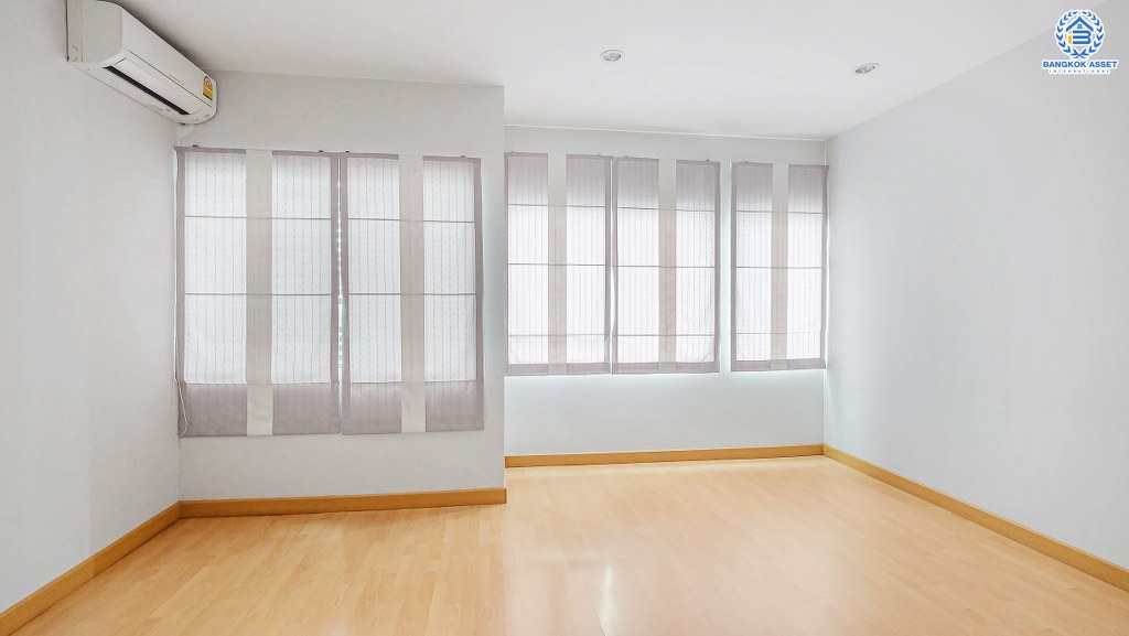 ทาวน์เฮ้าส์มือสองนนทบุรี ทำเลโซนเมือง ม.ซิตี้เซนส์ ประชาชื่น แบรนด์ดัง ปริญสิริ* บ้านต่อเติมครบ ฟังก์ชั่น 3 ห้องนอน แถมแอร์ 3 เครื่อง พร้อมเฟอร์นิเจอร์ เดินทางสะดวก ใกล้เดอะมอลล์ ม.ธุรกิจบัณฑิตย์ และทางด่วนงามวงศ์วาน...