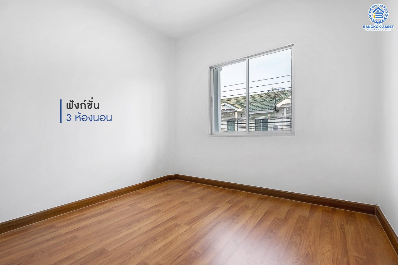 บ้านมือสองตกแต่งใหม่ ม.เดอะวิลล่า ราชพฤกษ์-ท่าอิฐ โซนต้นโครงการ #ห้องมุม หลังใหญ่ เนื้อที่ 24 ตร.ว. คุณภาพแบรนด์ Property Perfect ฟังก์ชั่นครบ! 3 ห้องนอน 2 ห้องน้ำ บนทำเลเยี่ยมเชื่อมต่อทั้งถ.รัตนาธิเบศร์ และถ.ราชพฤกษ์ และเพียง 10 นาที ถึงรถไฟฟ้า "สถานีบางรักน้อยท่าอิฐ"