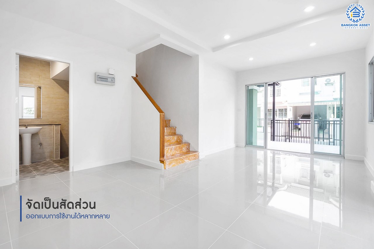 บ้านมือสองตกแต่งใหม่ ม.เดอะวิลล่า ราชพฤกษ์-ท่าอิฐ โซนต้นโครงการ #ห้องมุม หลังใหญ่ เนื้อที่ 24 ตร.ว. คุณภาพแบรนด์ Property Perfect ฟังก์ชั่นครบ! 3 ห้องนอน 2 ห้องน้ำ บนทำเลเยี่ยมเชื่อมต่อทั้งถ.รัตนาธิเบศร์ และถ.ราชพฤกษ์ และเพียง 10 นาที ถึงรถไฟฟ้า "สถานีบางรักน้อยท่าอิฐ"