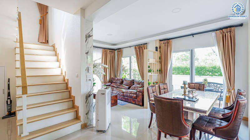 บ้านแฝดมือสองนนทบุรี ห้องมุม! ม.คิวดิสทริคท์ เวสต์เกต ตกแต่ง Built-In ทั้งหลัง พร้อมเฟอร์ฯ สวยแบบบ้านตัวอย่าง ฟังก์ชั่น 4 ห้องนอน 3 ห้องน้ำ โซนใกล้ส่วนกลาง บนทำเลดีที่สุด ใกล้รถไฟฟ้า และเซ็นทรัลเวสต์เกต