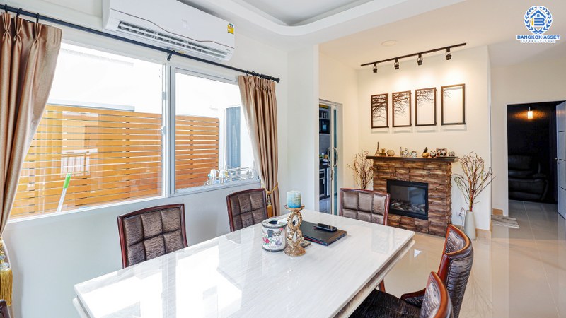 บ้านแฝดมือสองนนทบุรี ห้องมุม! ม.คิวดิสทริคท์ เวสต์เกต ตกแต่ง Built-In ทั้งหลัง พร้อมเฟอร์ฯ สวยแบบบ้านตัวอย่าง ฟังก์ชั่น 4 ห้องนอน 3 ห้องน้ำ โซนใกล้ส่วนกลาง บนทำเลดีที่สุด ใกล้รถไฟฟ้า และเซ็นทรัลเวสต์เกต