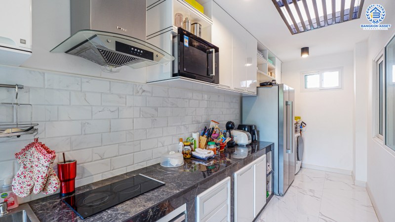 บ้านแฝดมือสองนนทบุรี ห้องมุม! ม.คิวดิสทริคท์ เวสต์เกต ตกแต่ง Built-In ทั้งหลัง พร้อมเฟอร์ฯ สวยแบบบ้านตัวอย่าง ฟังก์ชั่น 4 ห้องนอน 3 ห้องน้ำ โซนใกล้ส่วนกลาง บนทำเลดีที่สุด ใกล้รถไฟฟ้า และเซ็นทรัลเวสต์เกต