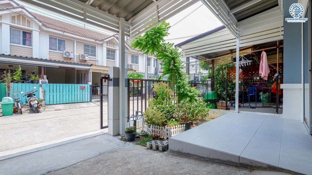 ทาวน์เฮ้าส์มือสองนนทบุรี ม.พฤกษา76 บางใหญ่-กาญจนาภิเษก หลังใหญ่ หน้ากว้าง 6 เมตร ฟังก์ชั่น 3 ห้องนอน 2 ห้องน้ำ ต่อเติมครัว โรงรถพร้อมอยู่ ทำเลดี เดินทางสะดวก ใกล้เซ็นทรัลเวสต์เกต รถไฟฟ้าสายสีม่วง...