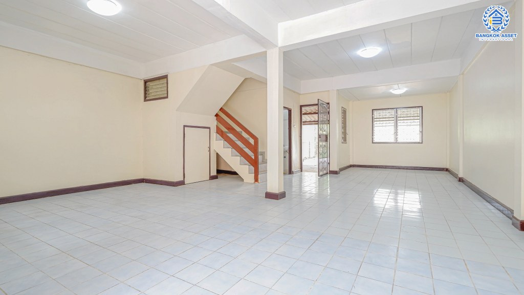 *****ทาวน์เฮ้าส์มือสองนนทบุรี เนื้อที่ 37.2 ตร.ว. พร้อมอยู่ ม.การเคหะปากเกร็ด ติวานนท์ ฟังก์ชั่น 3 ห้องนอน หน้ากว้าง 6 เมตร พื้นที่หลังบ้านกว้างมาก สามารถต่อเติมห้องได้อีก บนทำเลเยี่ยม ใกล้เซ็นทรัลแจ้งวัฒนะ และทางด่วน