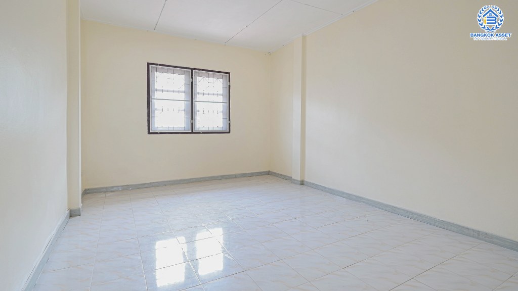 *****ทาวน์เฮ้าส์มือสองนนทบุรี เนื้อที่ 37.2 ตร.ว. พร้อมอยู่ ม.การเคหะปากเกร็ด ติวานนท์ ฟังก์ชั่น 3 ห้องนอน หน้ากว้าง 6 เมตร พื้นที่หลังบ้านกว้างมาก สามารถต่อเติมห้องได้อีก บนทำเลเยี่ยม ใกล้เซ็นทรัลแจ้งวัฒนะ และทางด่วน