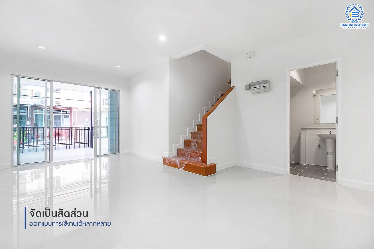 บ้านมือสองตกแต่งใหม่ ม.เดอะวิลล่า ราชพฤกษ์-ท่าอิฐ โซนใกล้ทะเลสาบและสวนสาธารณะ ตกแต่งสไตล์อบอุ่น เนื้อที่ 18 ตร.ว. คุณภาพแบรนด์ Property Perfect ฟังก์ชั่นครบ! 3 ห้องนอน 2 ห้องน้ำ บนทำเลเยี่ยมเชื่อมต่อทั้งถ.รัตนาธิเบศร์ และถ.ราชพฤกษ์ และเพียง 10 นาที ถึงรถไฟฟ้า "สถานีบางรักน้อยท่าอิฐ"...