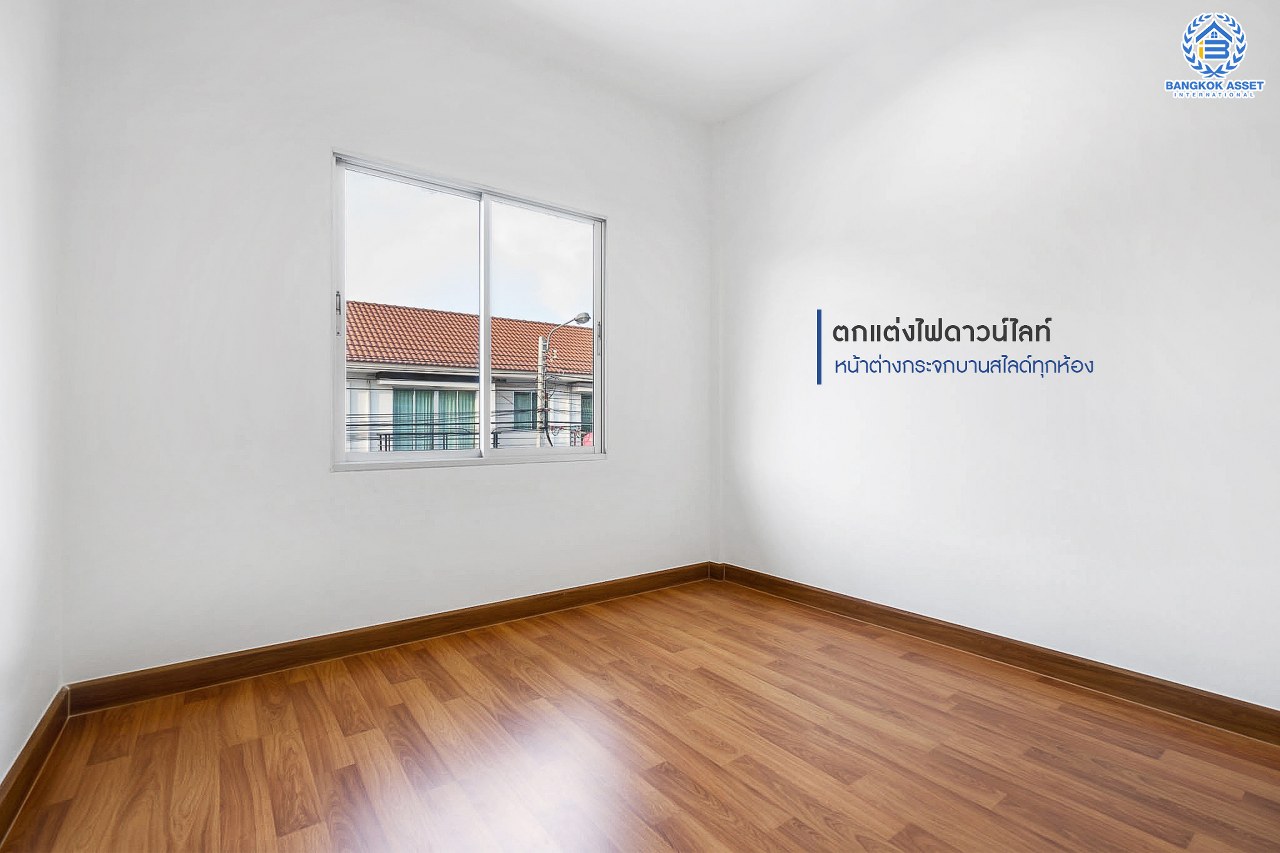 บ้านมือสองตกแต่งใหม่ ม.เดอะวิลล่า ราชพฤกษ์-ท่าอิฐ โซนใกล้ทะเลสาบและสวนสาธารณะ ตกแต่งสไตล์อบอุ่น เนื้อที่ 18 ตร.ว. คุณภาพแบรนด์ Property Perfect ฟังก์ชั่นครบ! 3 ห้องนอน 2 ห้องน้ำ บนทำเลเยี่ยมเชื่อมต่อทั้งถ.รัตนาธิเบศร์ และถ.ราชพฤกษ์ และเพียง 10 นาที ถึงรถไฟฟ้า "สถานีบางรักน้อยท่าอิฐ"...