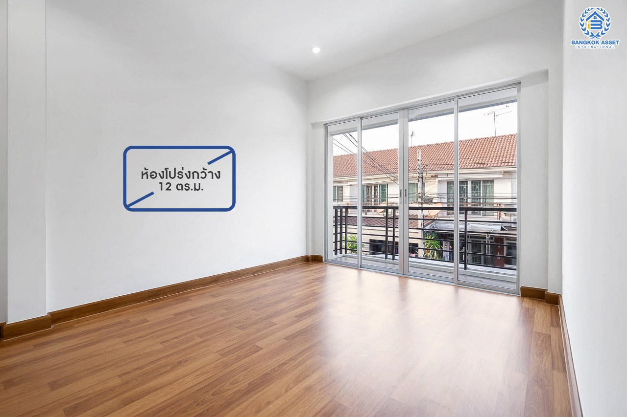 บ้านมือสองตกแต่งใหม่ ม.เดอะวิลล่า ราชพฤกษ์-ท่าอิฐ โซนใกล้ทะเลสาบและสวนสาธารณะ ตกแต่งสไตล์อบอุ่น เนื้อที่ 18 ตร.ว. คุณภาพแบรนด์ Property Perfect ฟังก์ชั่นครบ! 3 ห้องนอน 2 ห้องน้ำ บนทำเลเยี่ยมเชื่อมต่อทั้งถ.รัตนาธิเบศร์ และถ.ราชพฤกษ์ และเพียง 10 นาที ถึงรถไฟฟ้า "สถานีบางรักน้อยท่าอิฐ"...