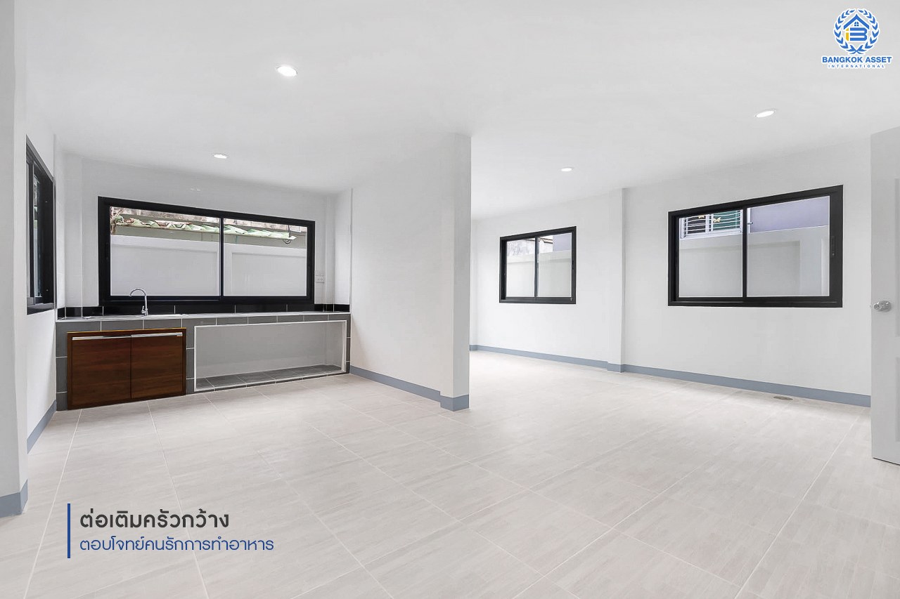 บ้านมือสองตกแต่งใหม่ ม.ลานทอง ติวานนท์-ปากเกร็ด หลังใหญ่พร้อมอยู่ บนเนื้อที่ 35 ตร.ว. ฟังก์ชั่น 3 ห้องนอน 2 ห้องน้ำ 2 ที่จอดรถ สะดวกทุกการเดินทาง บนทำเลติด ถ.ติวานนท์ ใกล้เซ็นทรัล และทางด่วน "แจ้งวัฒนะ" เพียง 5 นาทีถึง "ห้าแยกปากเกร็ด"...