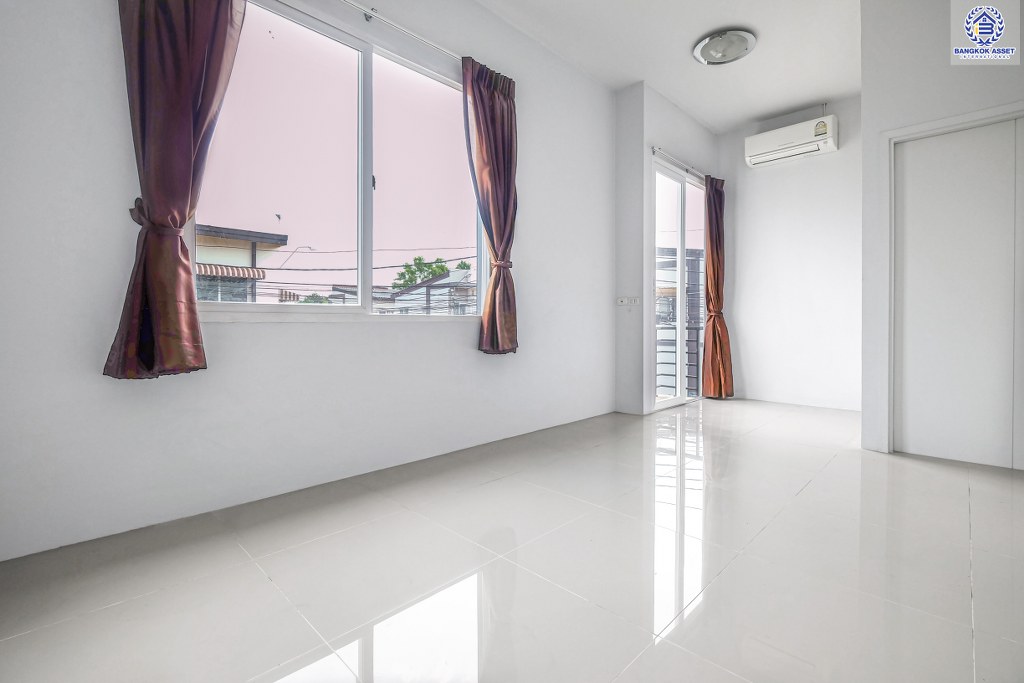 ทาวน์เฮ้าส์มือสองนนทบุรี ห้องมุม! ม.กัสโต้ ปิ่นเกล้า-จรัญฯ เนื้อที่ 24.6 ตร.ว. คุณภาพแบรนด์ Q.House บนทำเลเยี่ยม เชื่อมต่อถ.นครอินทร์ จรัญสนิทวงศ์ ใกล้รถไฟฟ้าสถานีบางอ้อ...