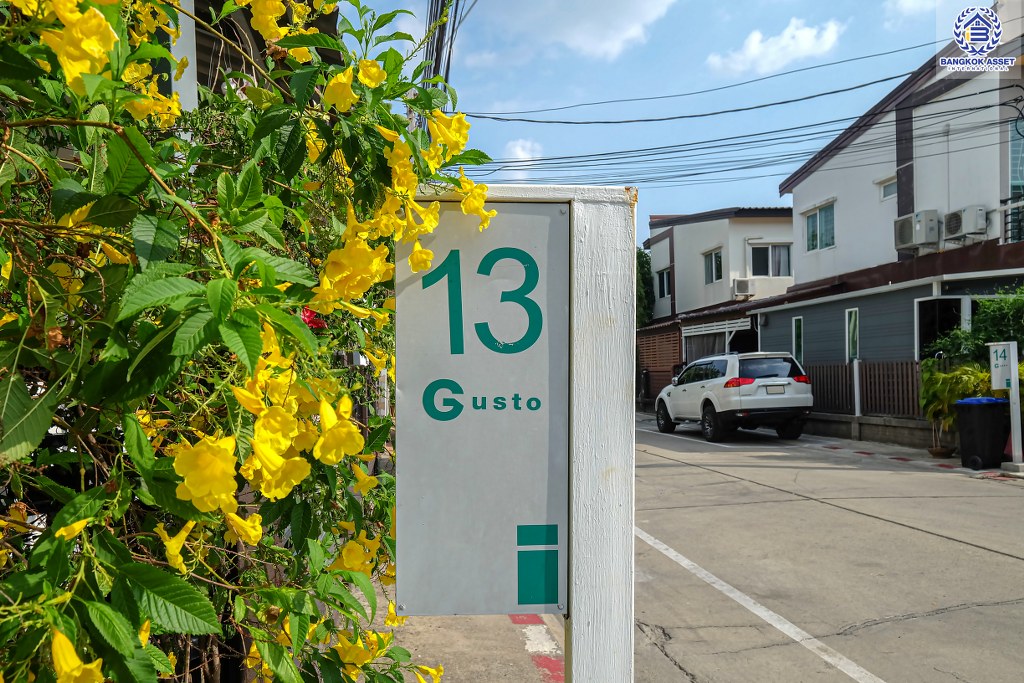 ทาวน์เฮ้าส์มือสองนนทบุรี ห้องมุม! ม.กัสโต้ ปิ่นเกล้า-จรัญฯ เนื้อที่ 24.6 ตร.ว. คุณภาพแบรนด์ Q.House บนทำเลเยี่ยม เชื่อมต่อถ.นครอินทร์ จรัญสนิทวงศ์ ใกล้รถไฟฟ้าสถานีบางอ้อ...