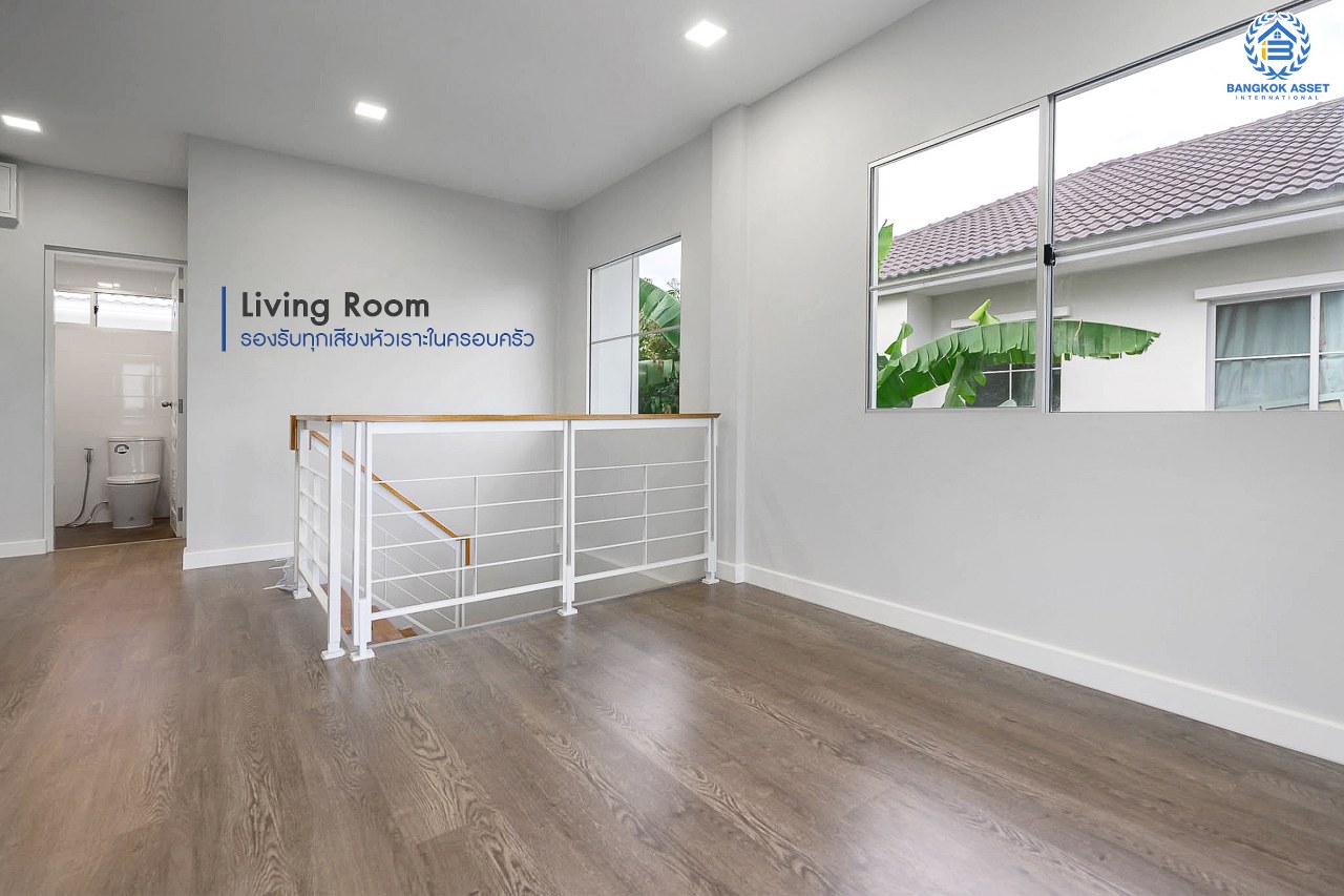 บ้านมือสองตกแต่งใหม่ คุณภาพLH ม.มัณฑนา ปิ่นเกล้า-พระราม5 #ห้องริมหลังใหญ่ บรรยากาศเป็นส่วนตัว หน้าบ้านไม่ติดใคร เนื้อที่ 61.3 ตร.ว. ฟังก์ชั่น 4 ห้องนอน (ต่อเติมห้องกระจกชั้นล่างปรับเปลี่ยนเป็นห้องนอนได้) 3 ห้องน้ำ 2 ที่จอดรถ มี Living Room พร้อม Facilities ครบครัน! บนทำเลเดินทางสะดวก ติดถ.นครอินทร์ ใกล้วงเวียนพระราม5 และจุดขึ้นทางด่วน "ศรีรัช"...