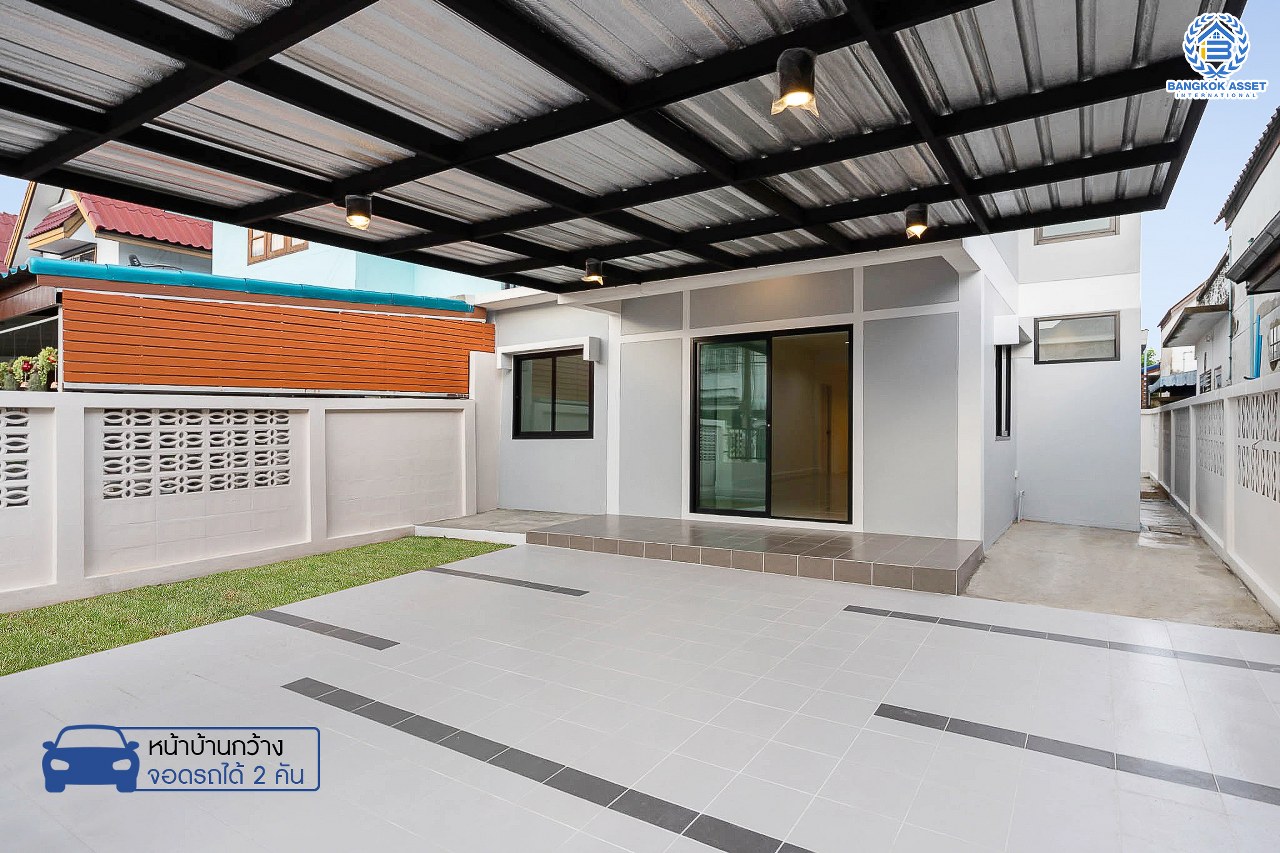 บ้านมือสองตกแต่งใหม่ ม.ลานทอง ติวานนท์-ปากเกร็ด บ้านแฝดหลังใหญ่พร้อมอยู่ เนื้อที่ 40 ตร.ว. ฟังก์ชั่น 3 ห้องนอน 2 ห้องน้ำ 2 ที่จอดรถ (มีห้องนอนชั้นล่างรองรับครอบครัวที่มีผู้สูงอายุ) ครัวกว้าง ต่อเติมครบ สะดวกทุกการเดินทาง บนทำเลติด ถ.ติวานนท์ ใกล้เซ็นทรัล และทางด่วน "แจ้งวัฒนะ" เพียง 5 นาทีถึง "ห้าแยกปากเกร็ด"...