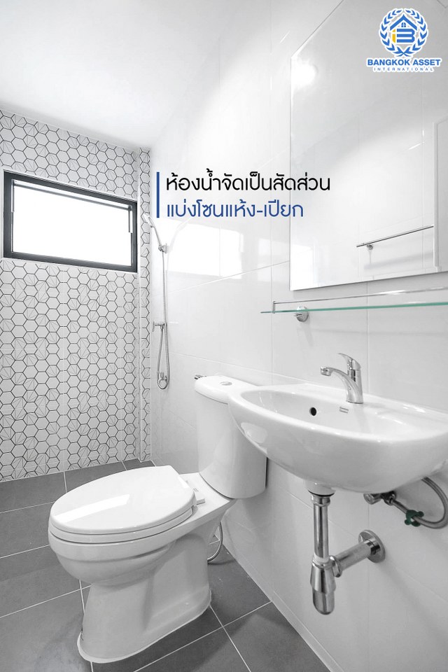 บ้านมือสองตกแต่งใหม่ ม.ลานทอง ติวานนท์-ปากเกร็ด บ้านแฝดหลังใหญ่พร้อมอยู่ เนื้อที่ 40 ตร.ว. ฟังก์ชั่น 3 ห้องนอน 2 ห้องน้ำ 2 ที่จอดรถ (มีห้องนอนชั้นล่างรองรับครอบครัวที่มีผู้สูงอายุ) ครัวกว้าง ต่อเติมครบ สะดวกทุกการเดินทาง บนทำเลติด ถ.ติวานนท์ ใกล้เซ็นทรัล และทางด่วน "แจ้งวัฒนะ" เพียง 5 นาทีถึง "ห้าแยกปากเกร็ด"...