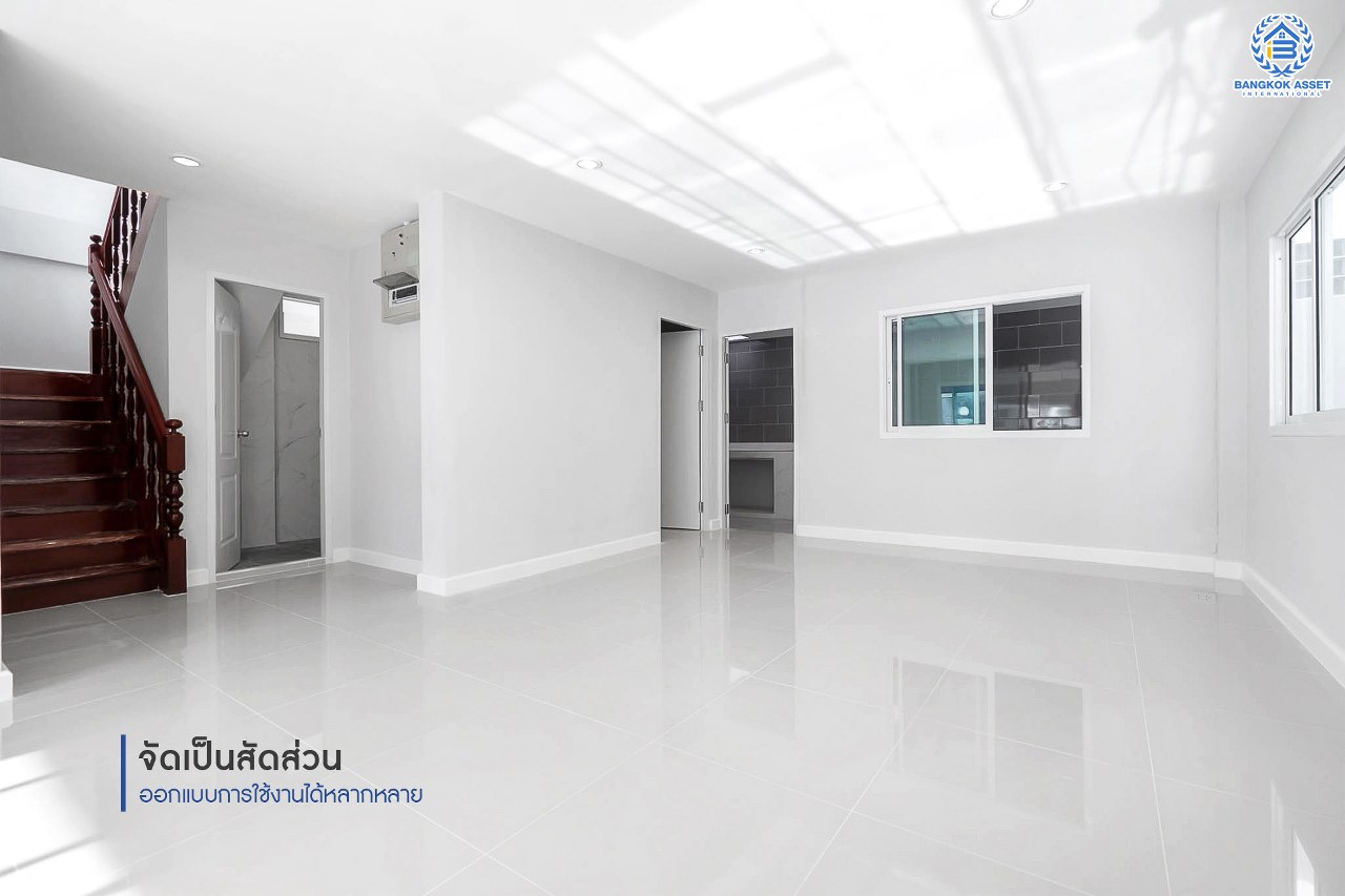 บ้านมือสองตกแต่งใหม่ ทำเลเยี่ยม เพียง 100 เมตรถึงMRT “สถานีบางกระสอ” ม.สัมพันธ์วิลล่า ติวานนท์-แคราย บ้านแฝดหลังใหญ่ เนื้อที่ 44 ตร.ว. ฟังก์ชั่นระดับบ้านเดี่ยว 4 ห้องนอน 2 ห้องน้ำ 2 ที่จอดรถ ติดถนนรัตนาธิเบศร์ เข้า-ออกได้ถึง 3 เส้นทางสายหลัก ใกล้เซ็นทรัลรัตนาธิเบศร์ และเพียง 5 นาที ถึงทางด่วน "งามวงศ์วาน"