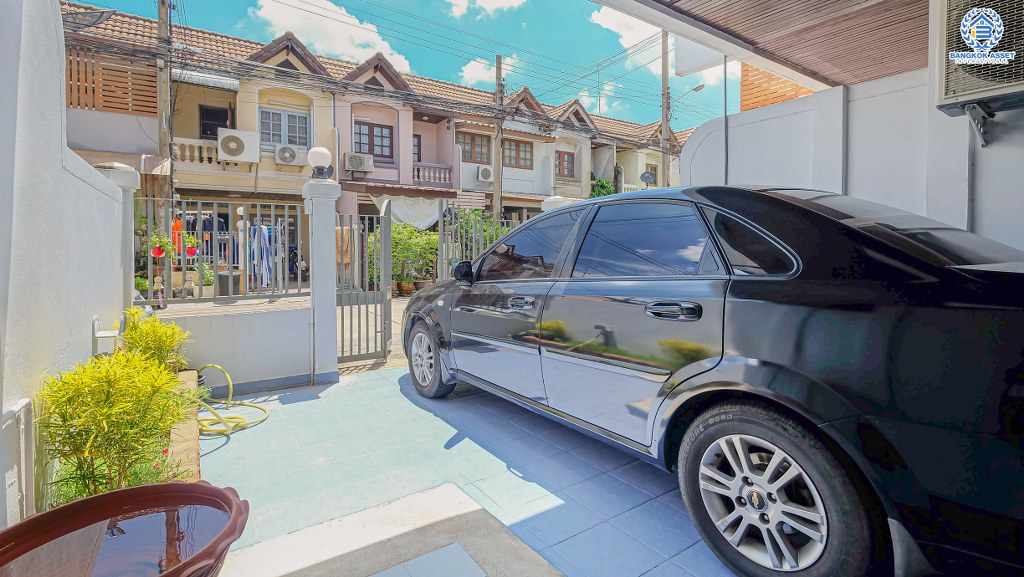 ทาวน์โฮมมือสองนนทบุรี ติดถนนแจ้งวัฒนะ! ม.สายลม (แจ้งวัฒนะ-ปากเกร็ด) ฟังก์ชั่นครบ ต่อเติมหลังบ้าน พร้อมอยู่! แถมแอร์ 2 เครื่อง บนทำเลใกล้เซ็นทรัลแจ้งวัฒนะ รองรับรถไฟฟ้าสายสีชมพู ราคาสุดคุ้ม!...