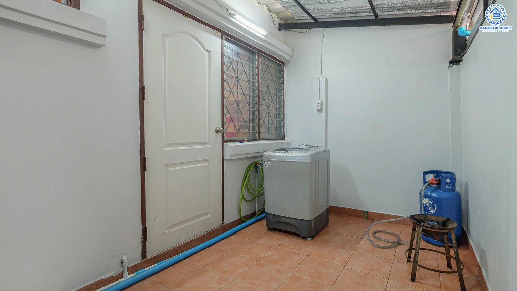 ทาวน์โฮมมือสองนนทบุรี ติดถนนแจ้งวัฒนะ! ม.สายลม (แจ้งวัฒนะ-ปากเกร็ด) ฟังก์ชั่นครบ ต่อเติมหลังบ้าน พร้อมอยู่! แถมแอร์ 2 เครื่อง บนทำเลใกล้เซ็นทรัลแจ้งวัฒนะ รองรับรถไฟฟ้าสายสีชมพู ราคาสุดคุ้ม!...