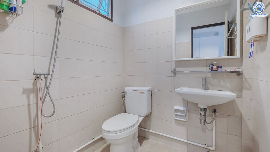 ทาวน์โฮมมือสองนนทบุรี ติดถนนแจ้งวัฒนะ! ม.สายลม (แจ้งวัฒนะ-ปากเกร็ด) ฟังก์ชั่นครบ ต่อเติมหลังบ้าน พร้อมอยู่! แถมแอร์ 2 เครื่อง บนทำเลใกล้เซ็นทรัลแจ้งวัฒนะ รองรับรถไฟฟ้าสายสีชมพู ราคาสุดคุ้ม!...